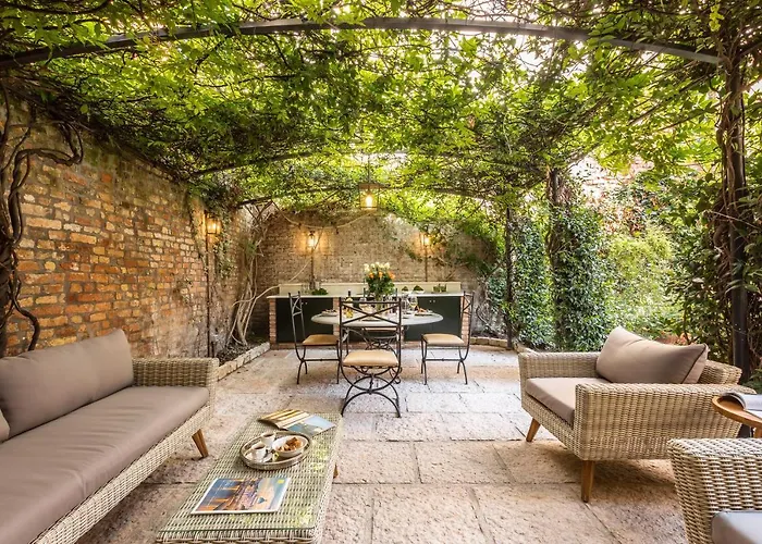 Luxury Garden House La Baruffa