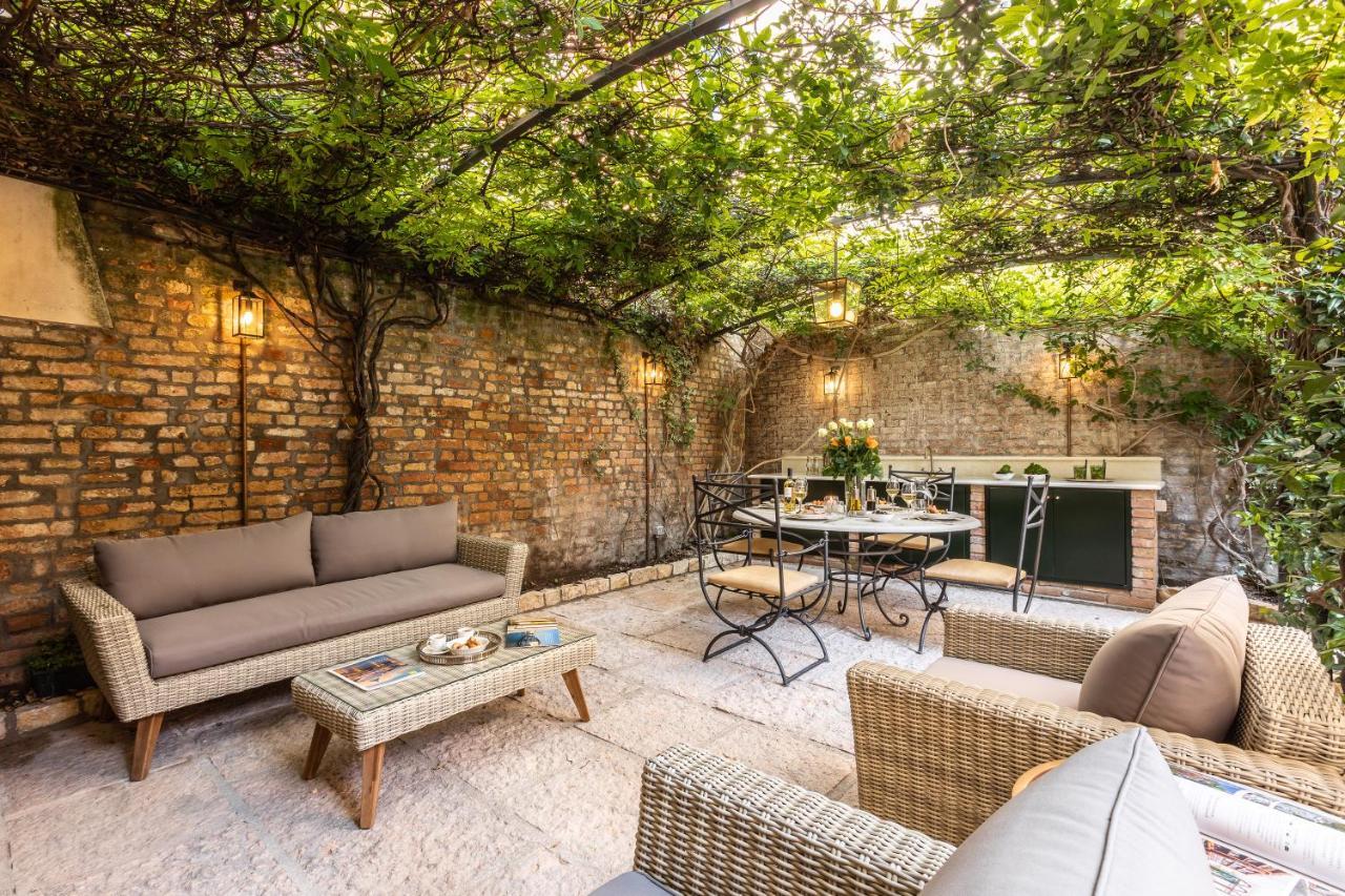 Luxury Garden House La Baruffa Ferienhaus