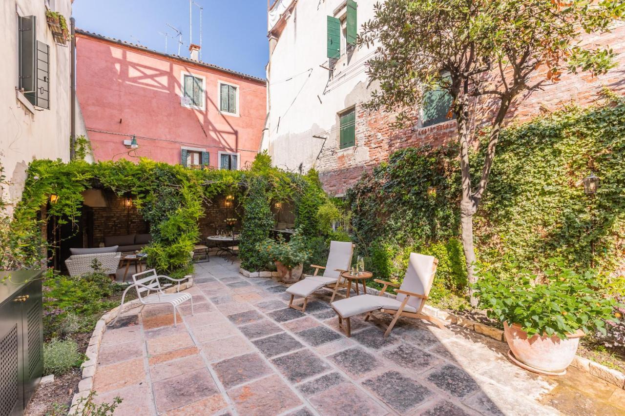 Luxury Garden House La Baruffa Ferienhaus